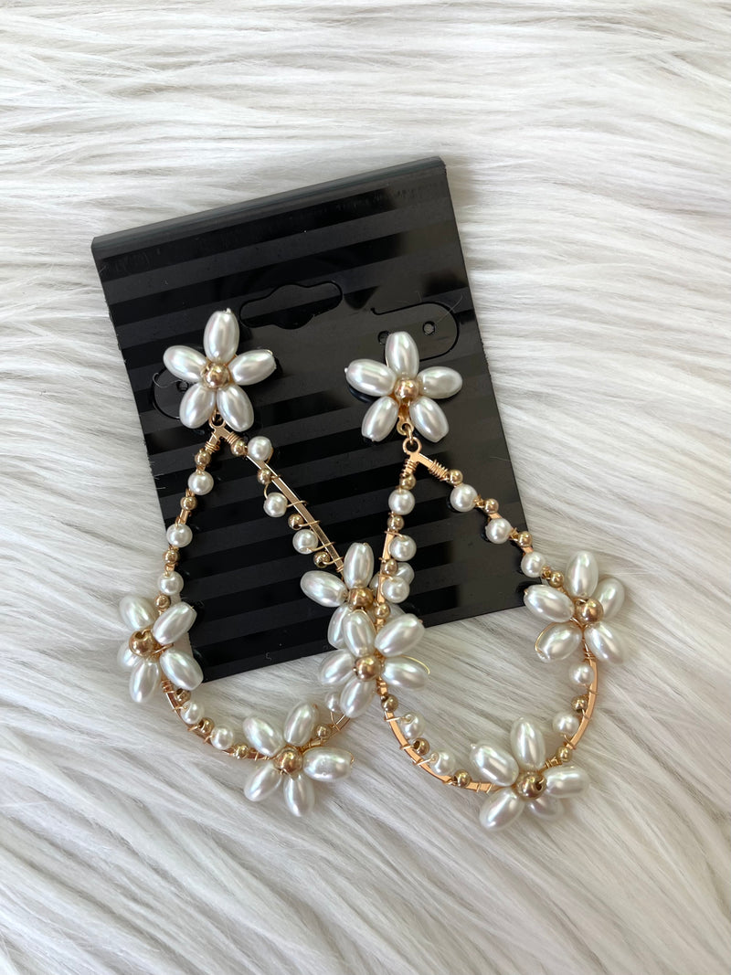 Pearl Flower Teardrop Earring Gold